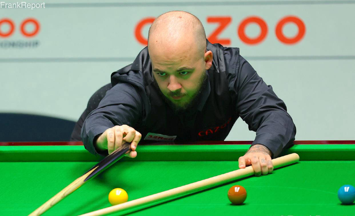 足球比赛中 足球比赛中