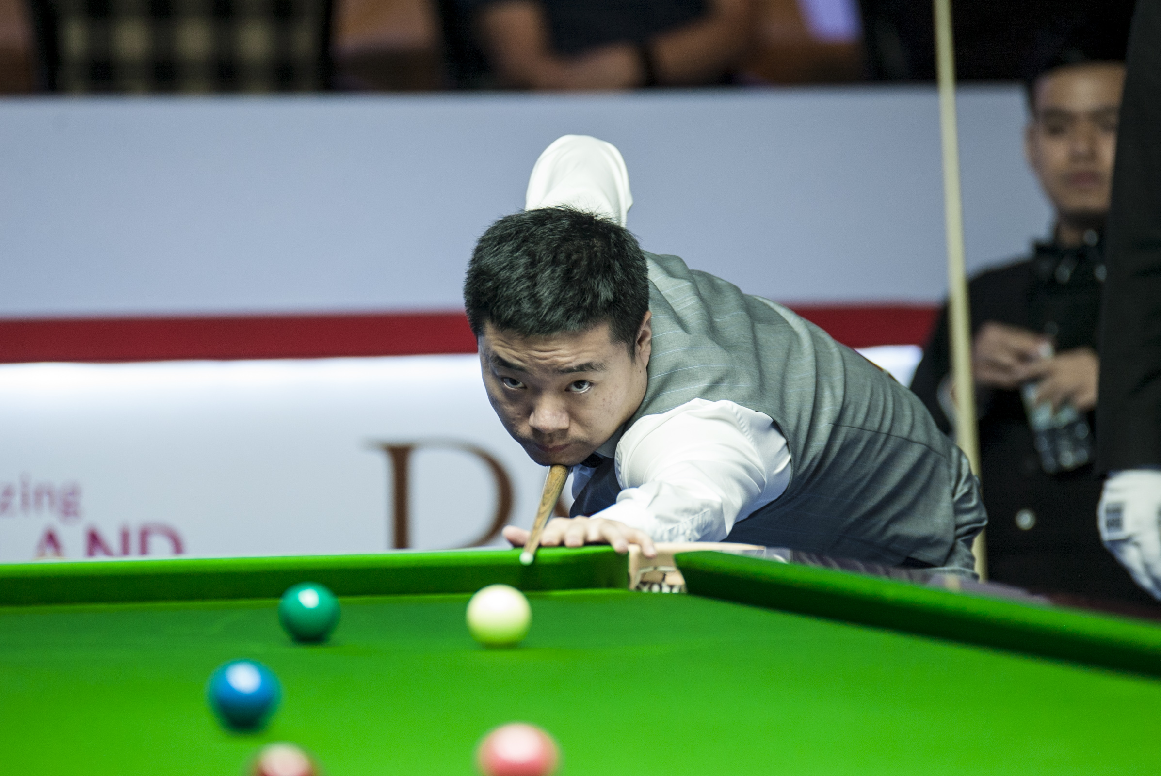 篮板卡位的 篮板卡位的